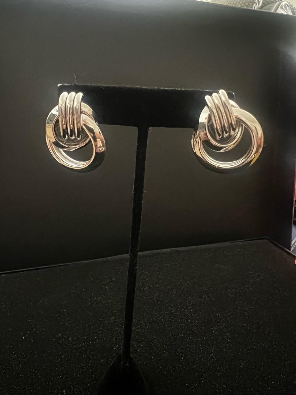 Earring bundle of 10
Pair of custom woman's earrings.